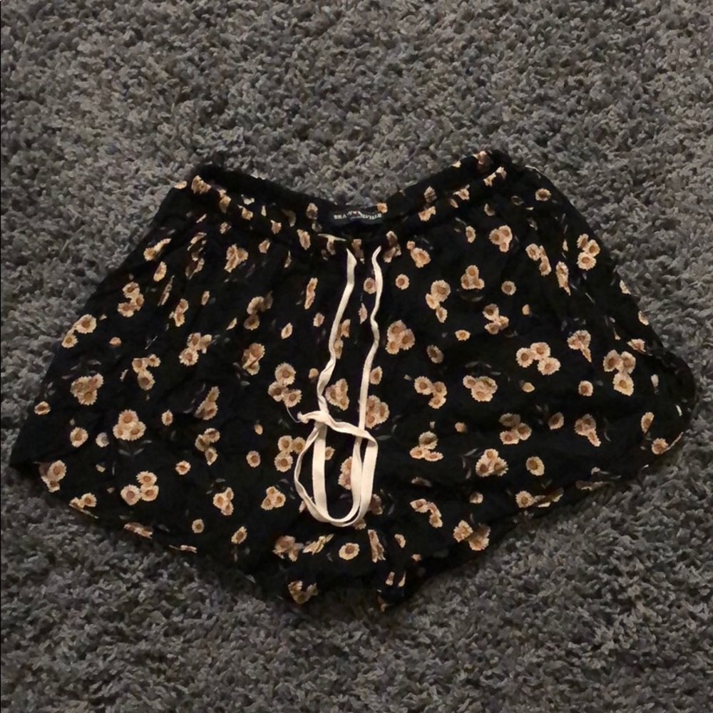 ❌SOLD❌Brandy Melville Sunflower Flowy Shorts
